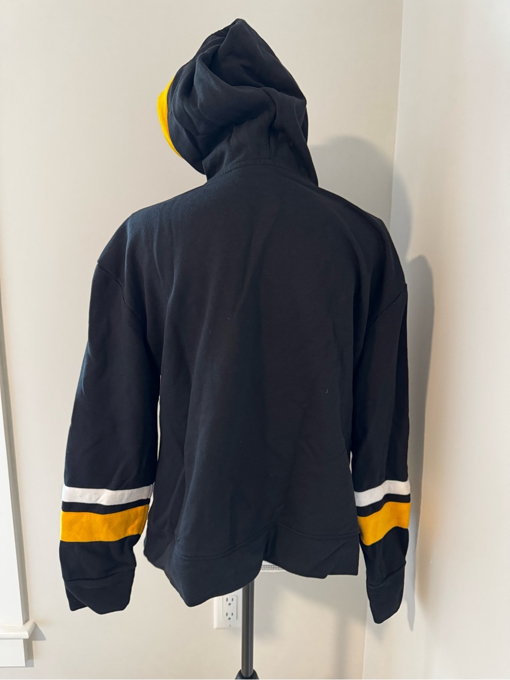 Fanatics Boston Bruins Women’s Lace-Up Hoodie Sweater - Size L - Picture 5 of 8